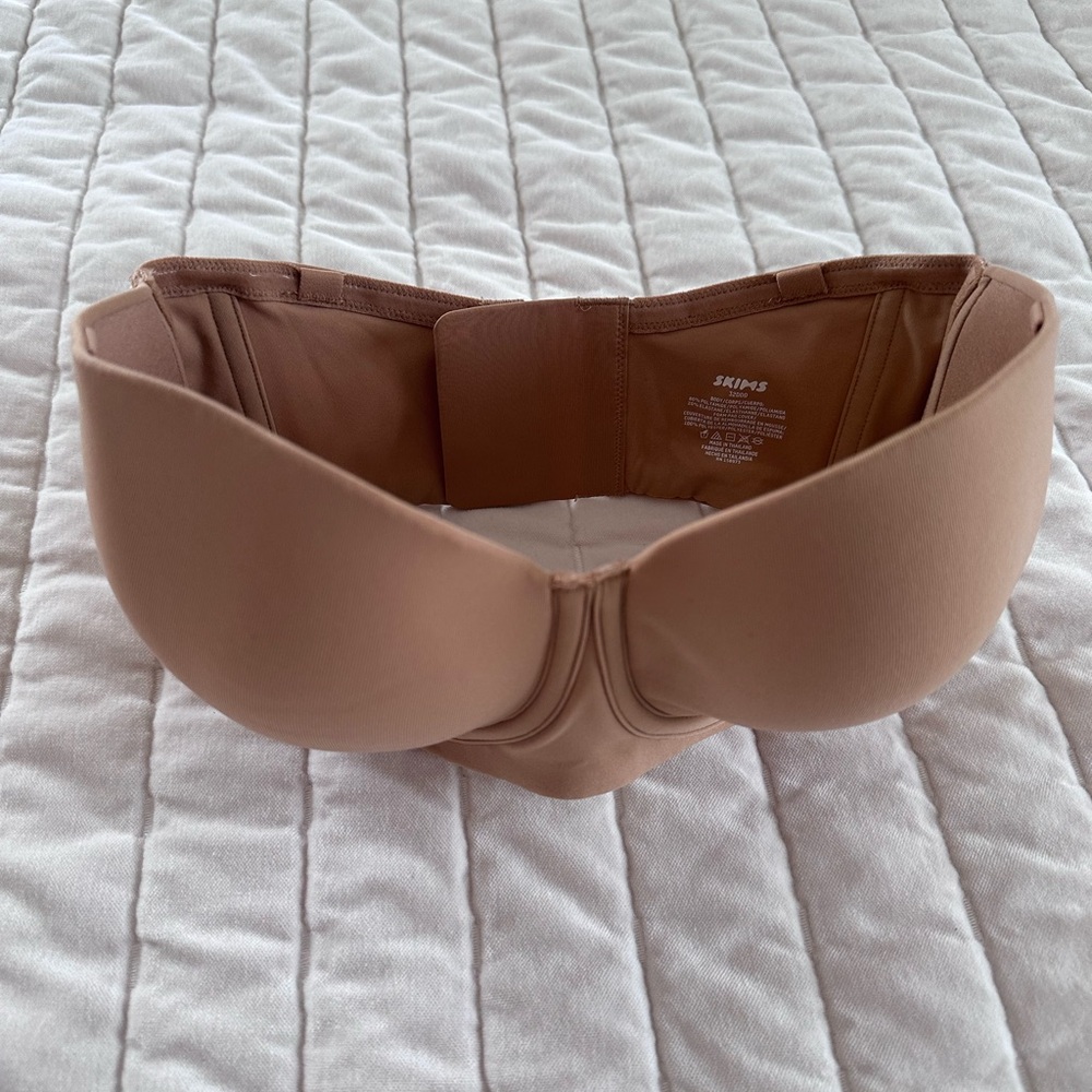 SKIMS Fits Everybody Strapless Bra Nude 32DDD